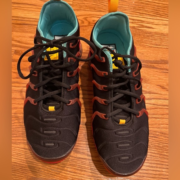 black orange vapormax plus